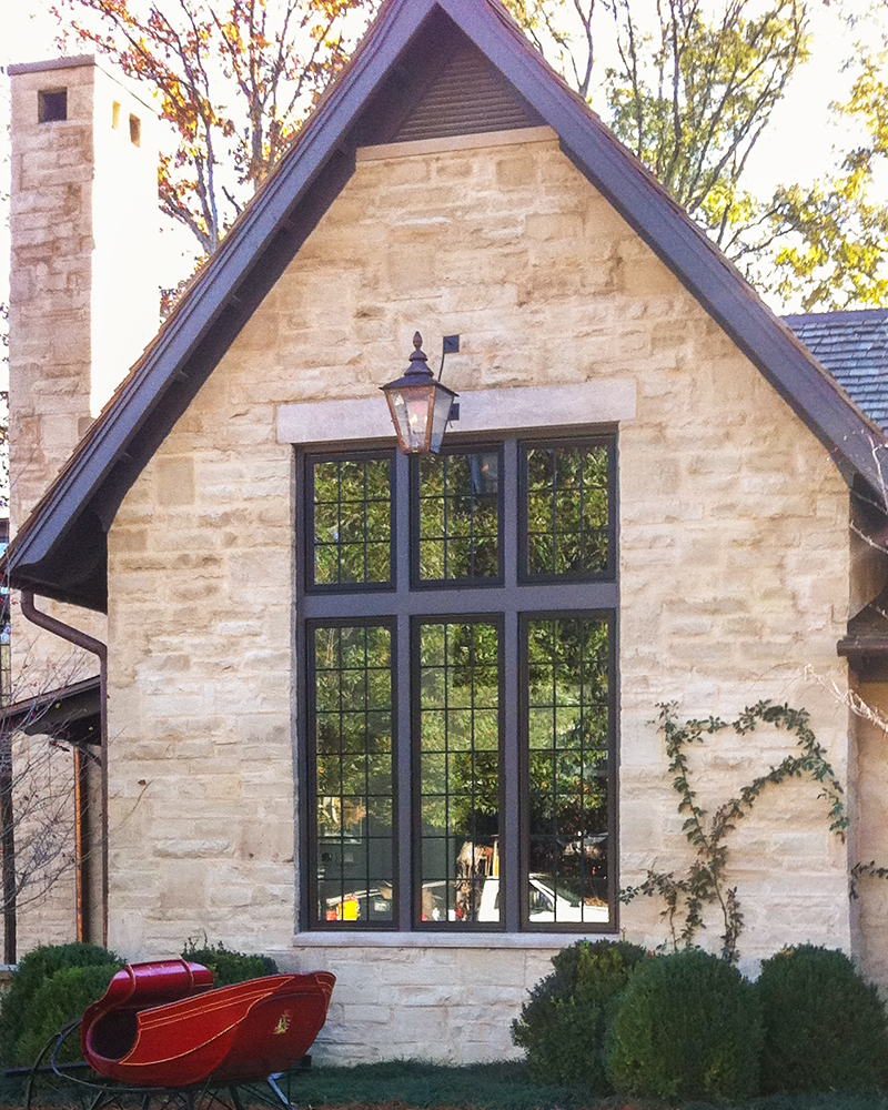 Earthtone Sandstone Building Stone and Squared Random Ashlar Blend with Ivory Buff Mortar Wash