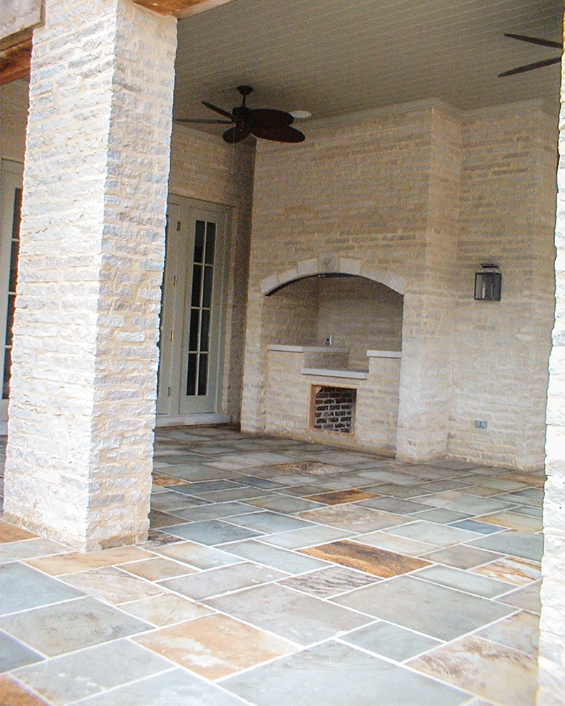  Full Color Natural Cleft Pennsylvania Bluestone Flooring with Splitface Indiana Limestone Veneer