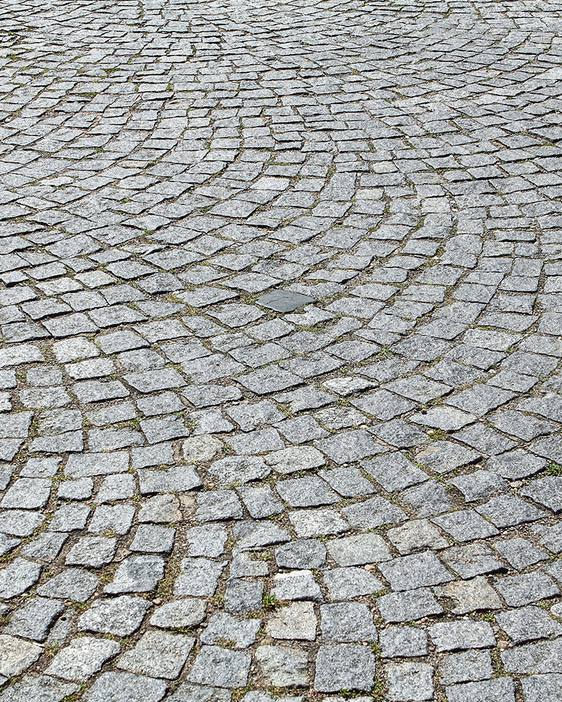  4" x 4" Salt and Pepper Granite Cobblestones Laid In A Fan Pattern