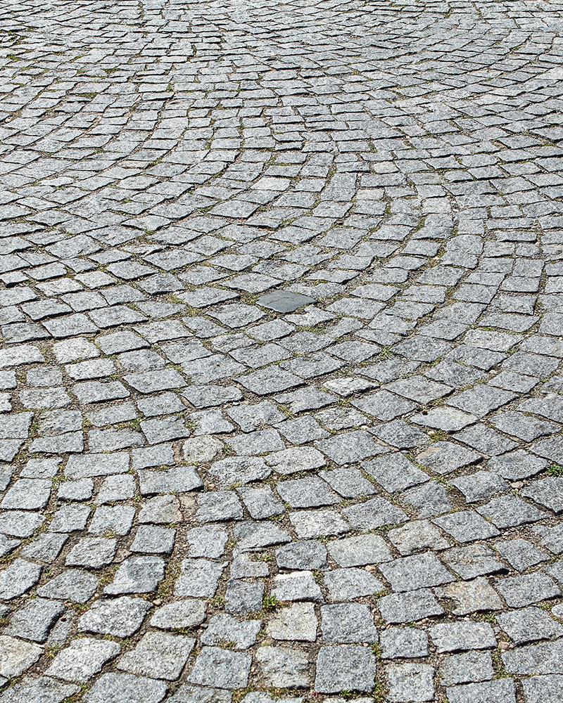  4" x 4" Salt and Pepper Granite Cobblestones Laid In A Fan Pattern