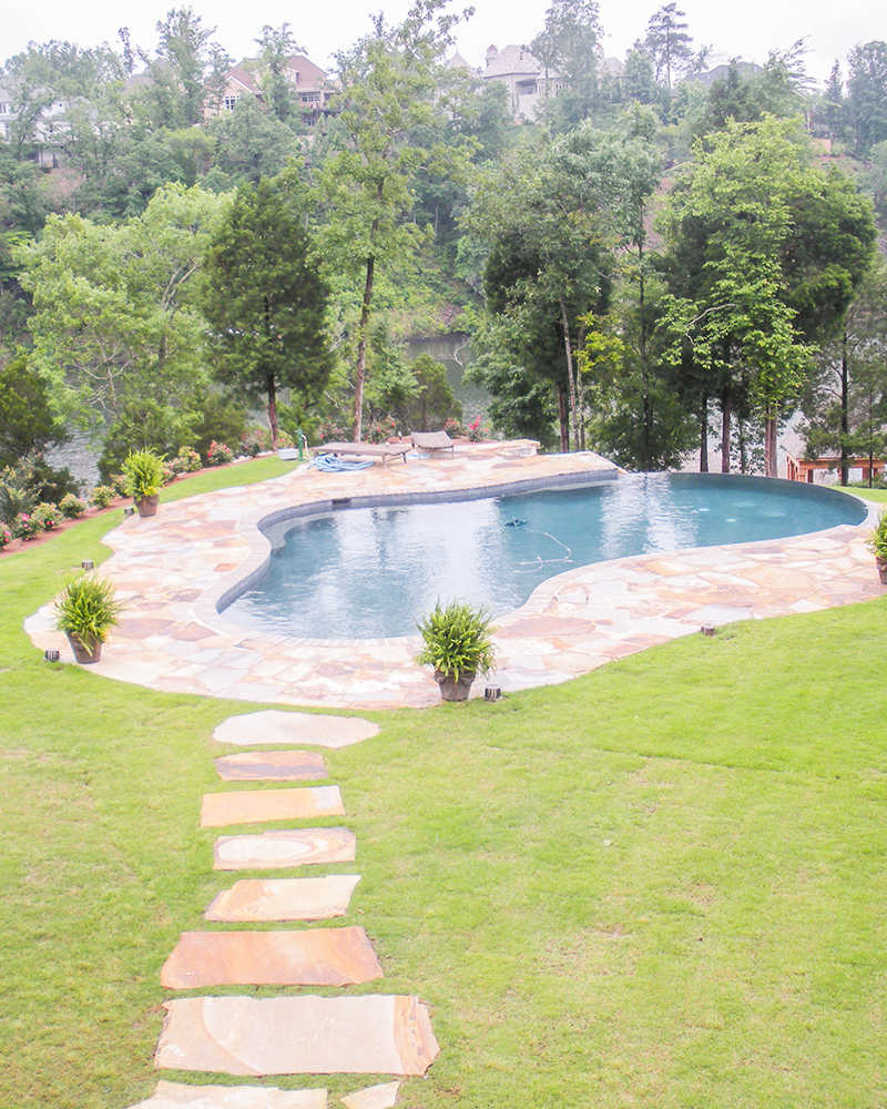 Oversized Irregular Shape Earthtone Sandstone Slab Stepping Stones and Flagstone Pool Deck 