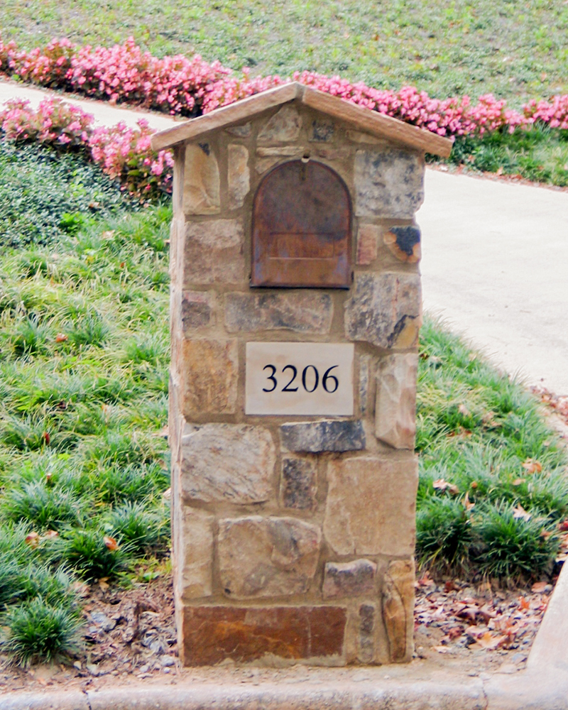 Squared Random Moss Rock (Fieldstone) Ashlar Mailbox