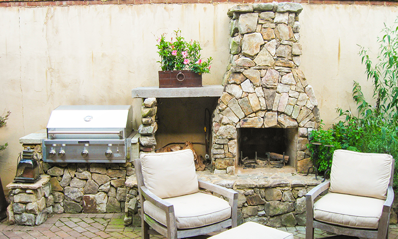 Medium Stack Moss Rock (Fieldstone) Outdoor Fireplace